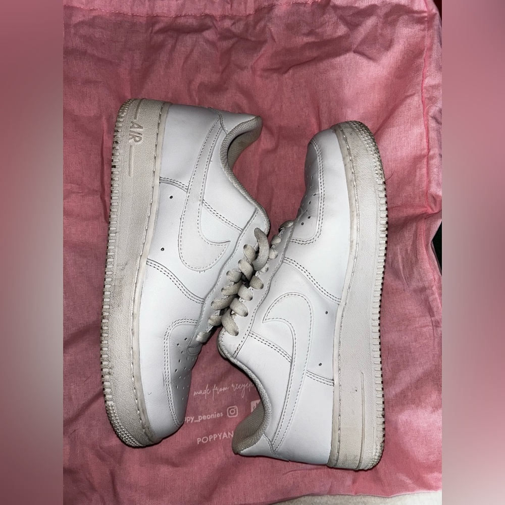 Nike women’s airforce ones size 9